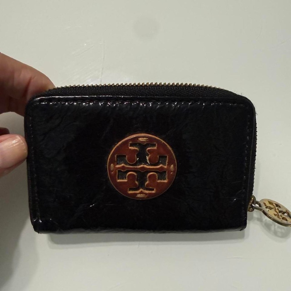 Tory Burch Black Crinkled Patent Leather Zip Around Wallet Card‎ Case